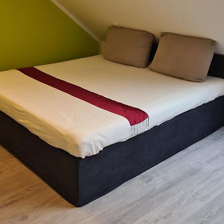 Helles Apartment In Berlin-Mariendorf Екстериор снимка